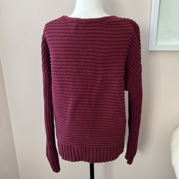 ROOTS l Chunky Red V-Neck Sweater - Picture 4 of 6